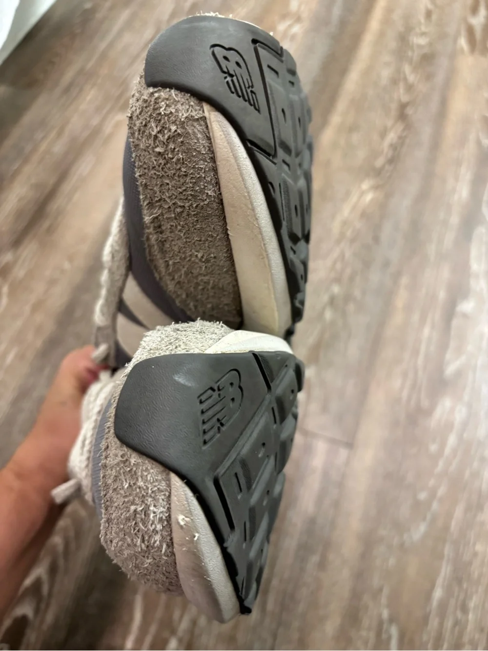 New Balance 370 NB Grey Beige Unisex men’s size 9.5 women’s Size 11.